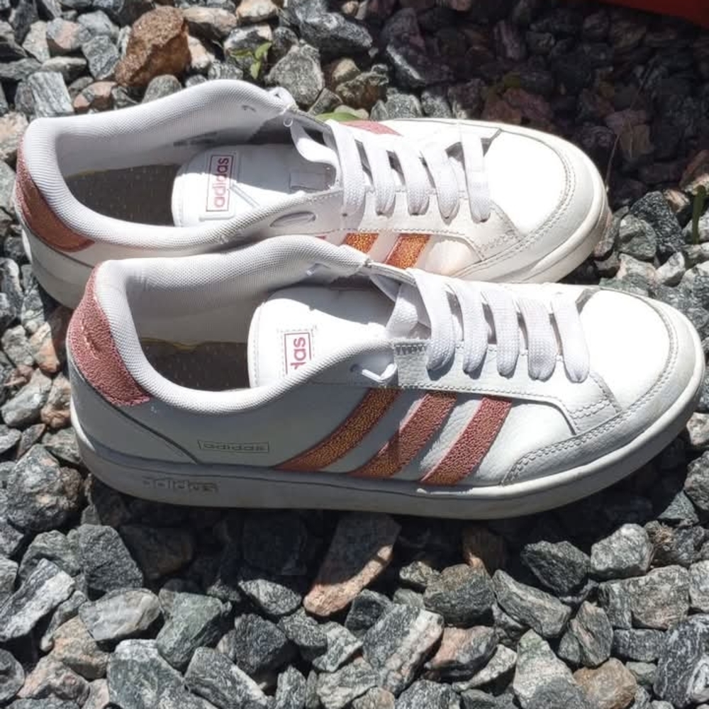 Adidas Sneakers